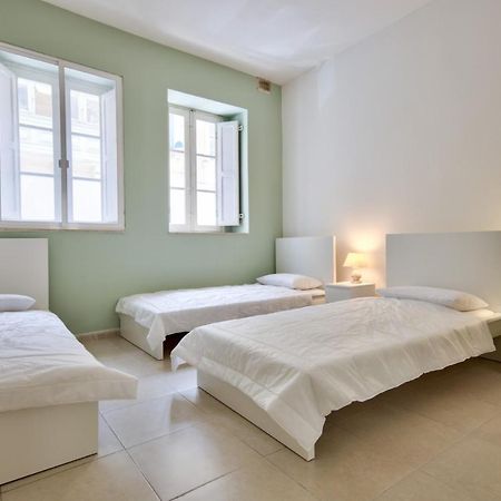 Azure Haven - Gzira Apartments And Penthouse By Shortletsmalta Esterno foto