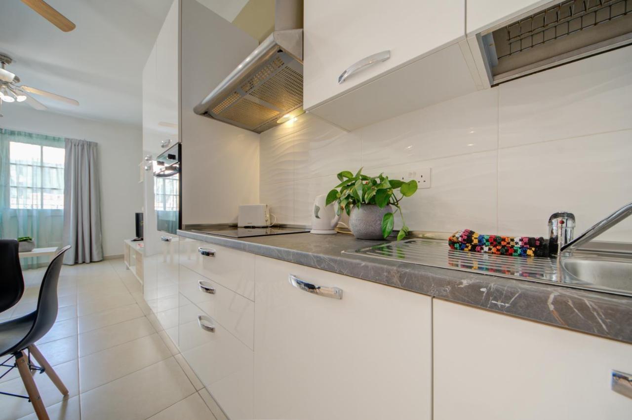 Azure Haven - Gzira Apartments And Penthouse By Shortletsmalta Esterno foto