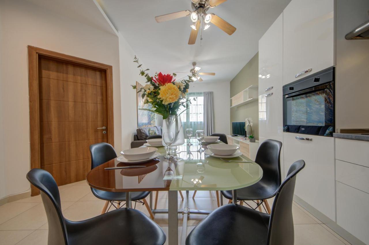 Azure Haven - Gzira Apartments And Penthouse By Shortletsmalta Esterno foto