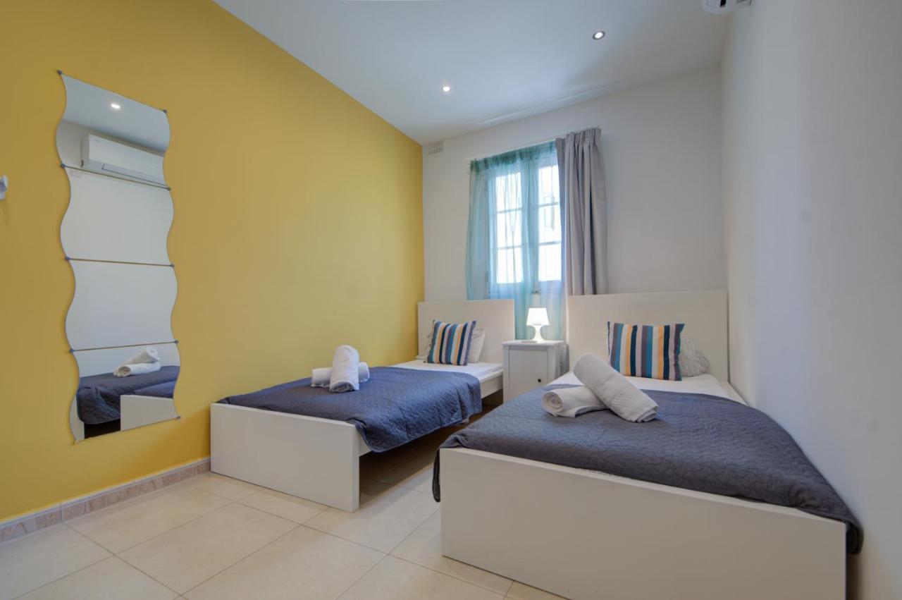 Azure Haven - Gzira Apartments And Penthouse By Shortletsmalta Esterno foto