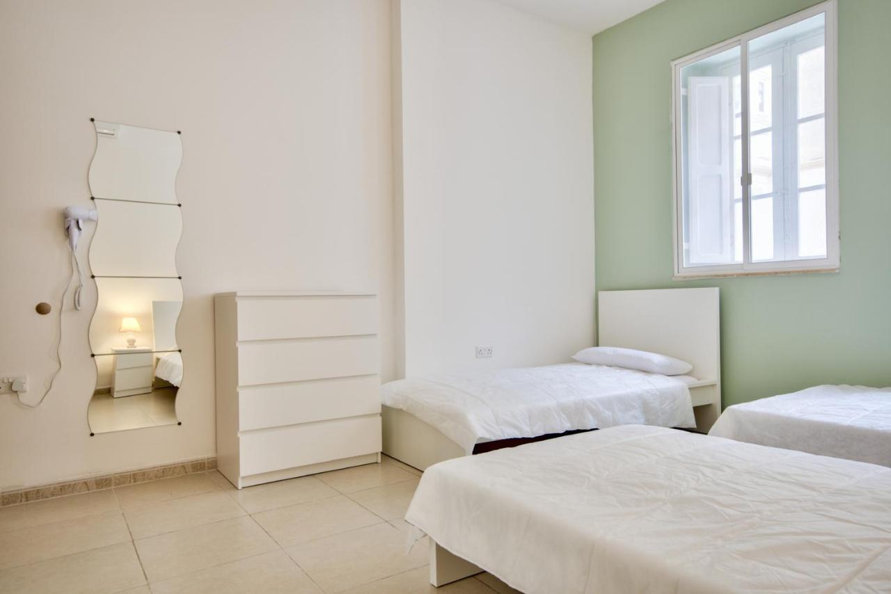 Azure Haven - Gzira Apartments And Penthouse By Shortletsmalta Esterno foto