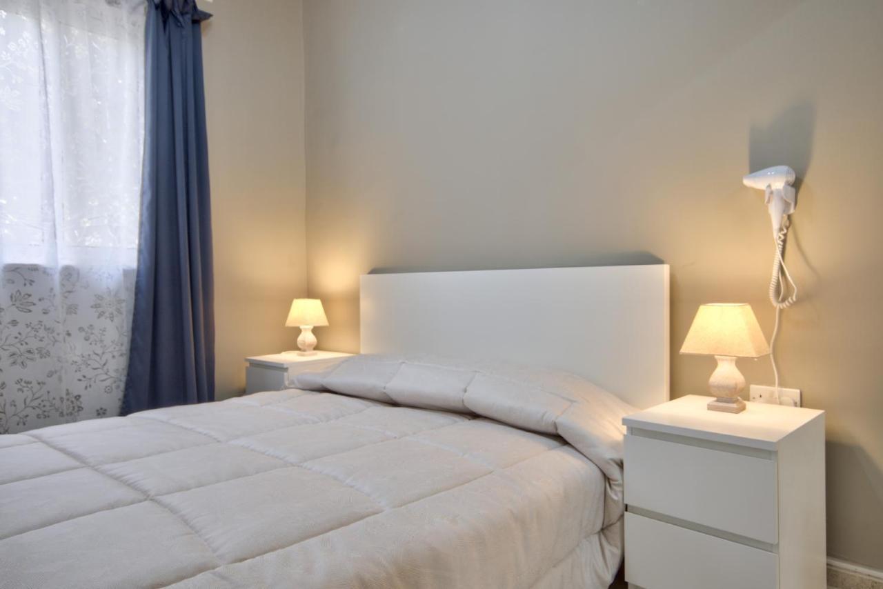 Azure Haven - Gzira Apartments And Penthouse By Shortletsmalta Esterno foto