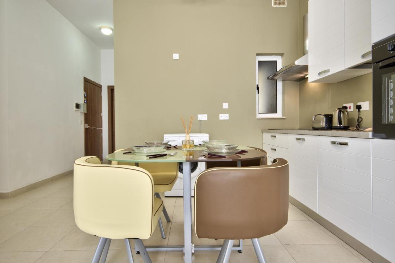 Azure Haven - Gzira Apartments And Penthouse By Shortletsmalta Esterno foto