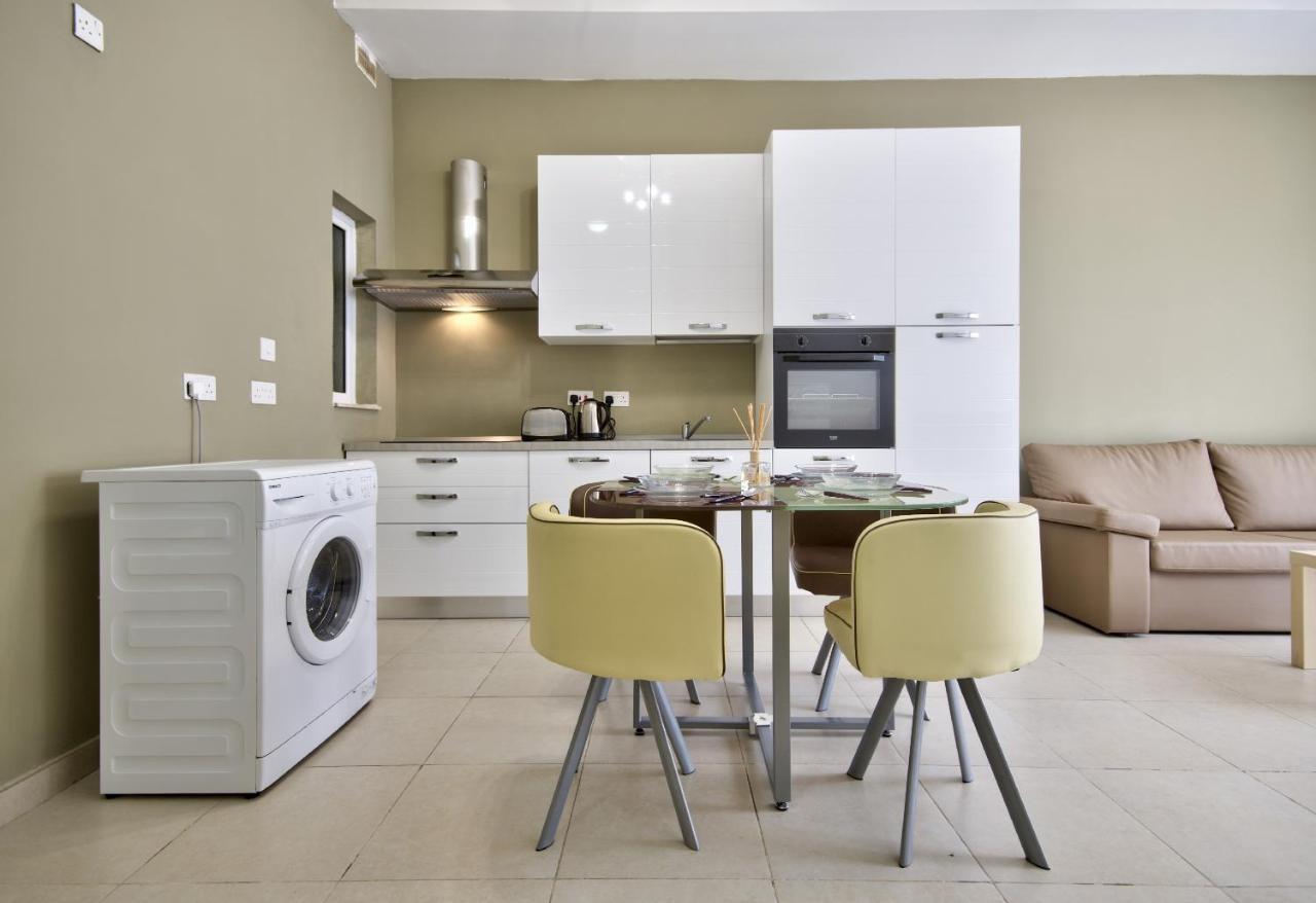 Azure Haven - Gzira Apartments And Penthouse By Shortletsmalta Esterno foto