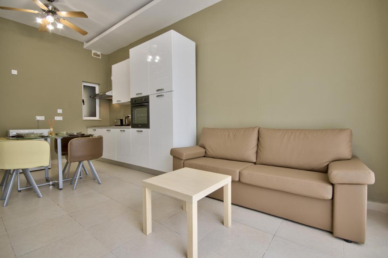 Azure Haven - Gzira Apartments And Penthouse By Shortletsmalta Esterno foto