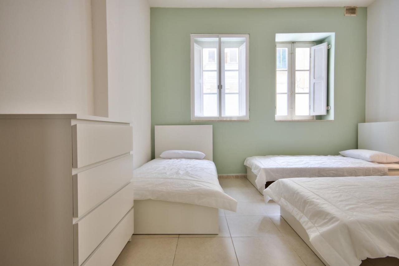 Azure Haven - Gzira Apartments And Penthouse By Shortletsmalta Esterno foto