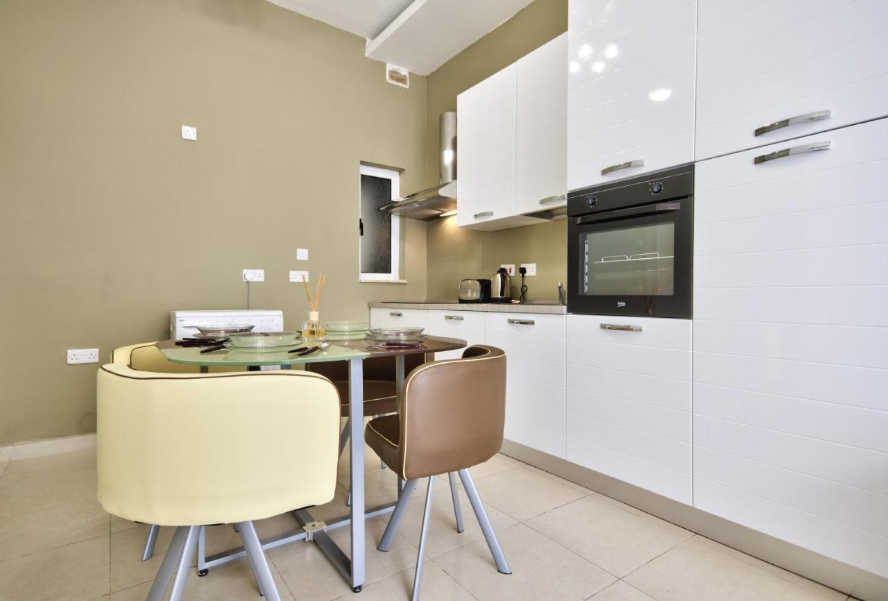 Azure Haven - Gzira Apartments And Penthouse By Shortletsmalta Esterno foto