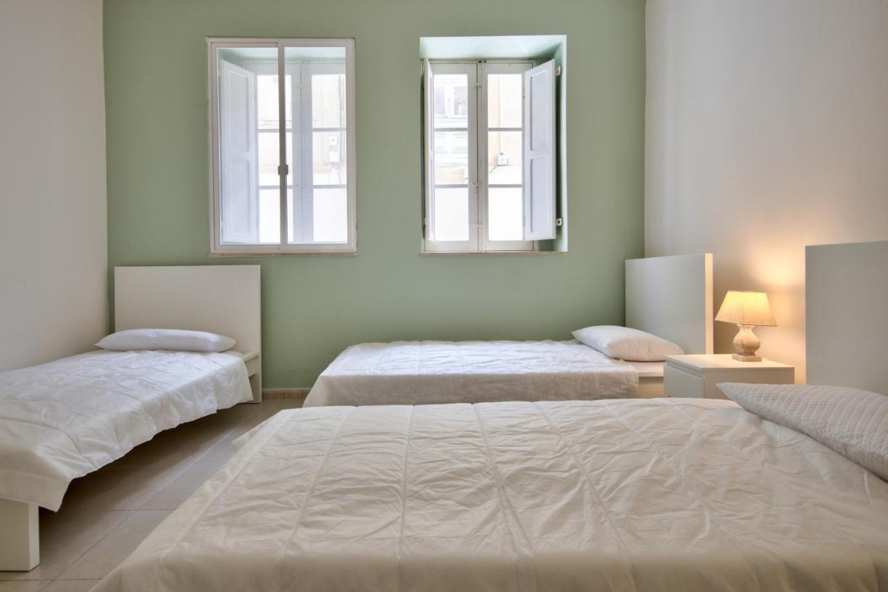 Azure Haven - Gzira Apartments And Penthouse By Shortletsmalta Esterno foto