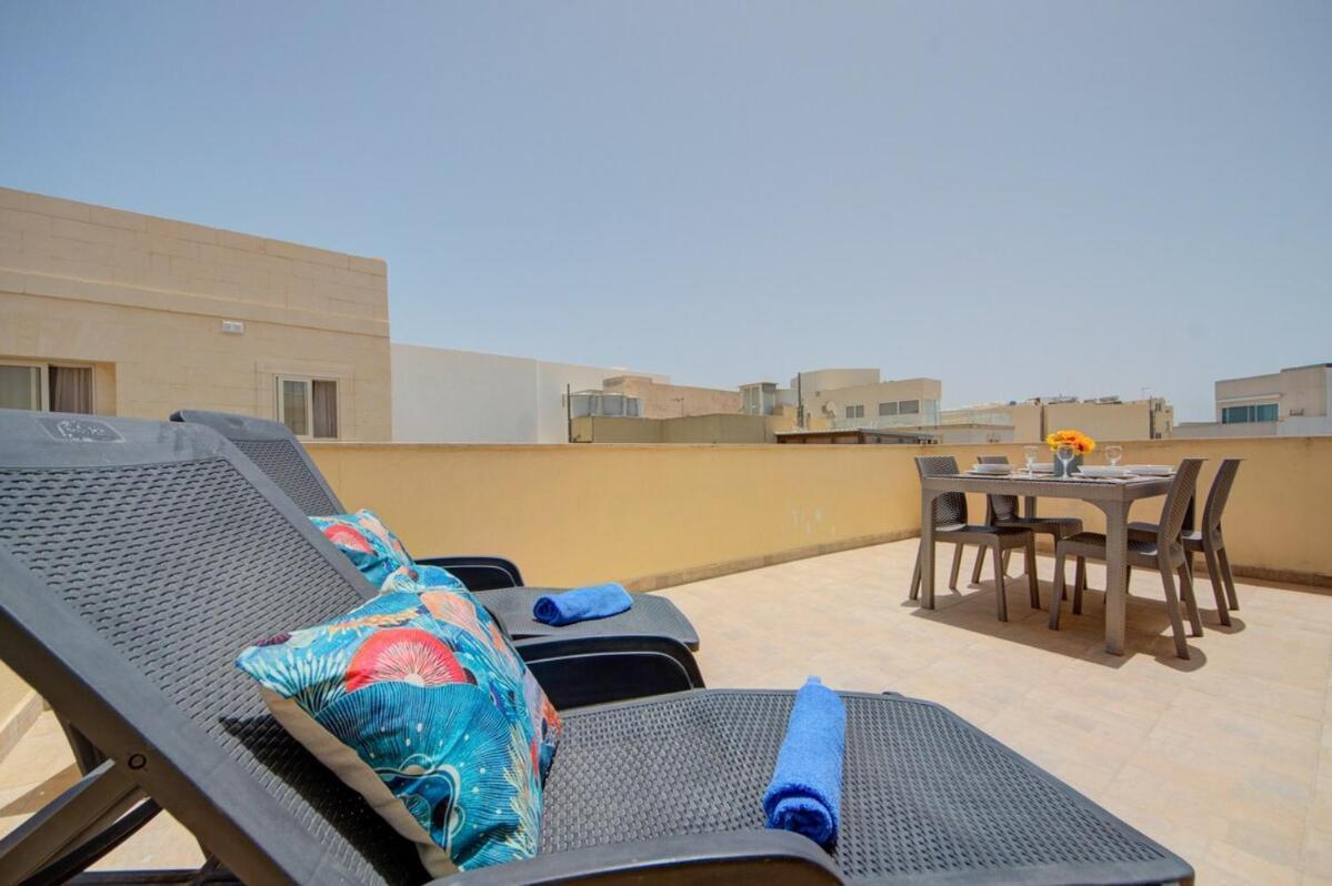 Azure Haven - Gzira Apartments And Penthouse By Shortletsmalta Camera foto