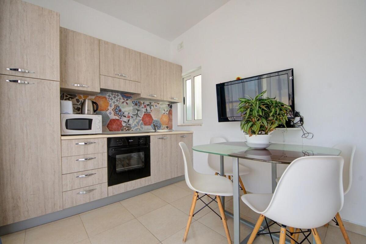 Azure Haven - Gzira Apartments And Penthouse By Shortletsmalta Camera foto