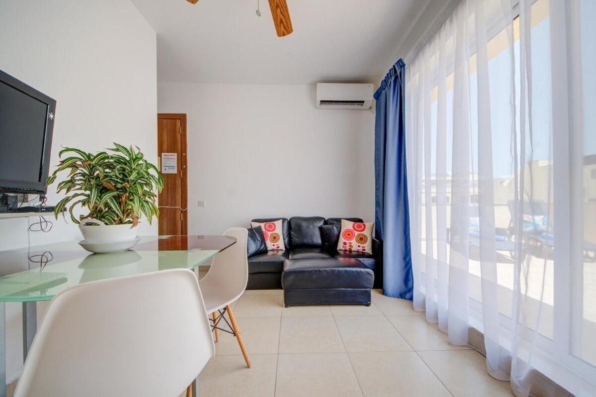 Azure Haven - Gzira Apartments And Penthouse By Shortletsmalta Camera foto