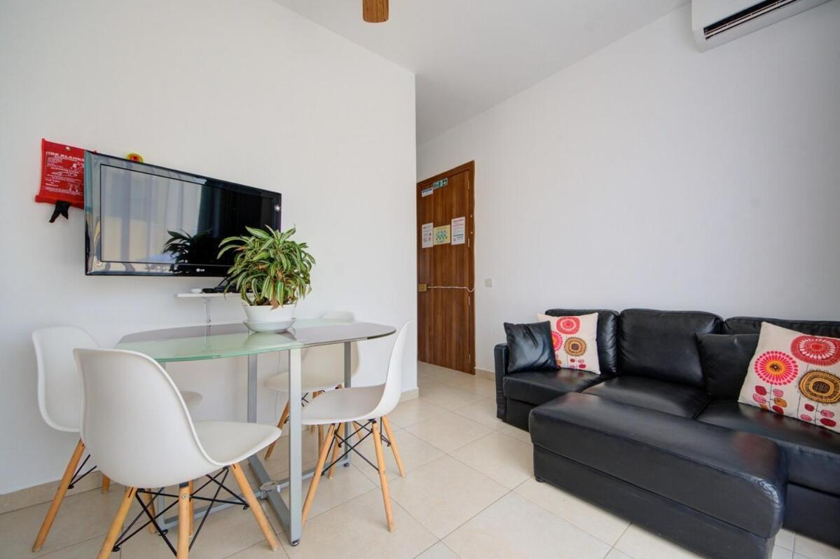 Azure Haven - Gzira Apartments And Penthouse By Shortletsmalta Camera foto
