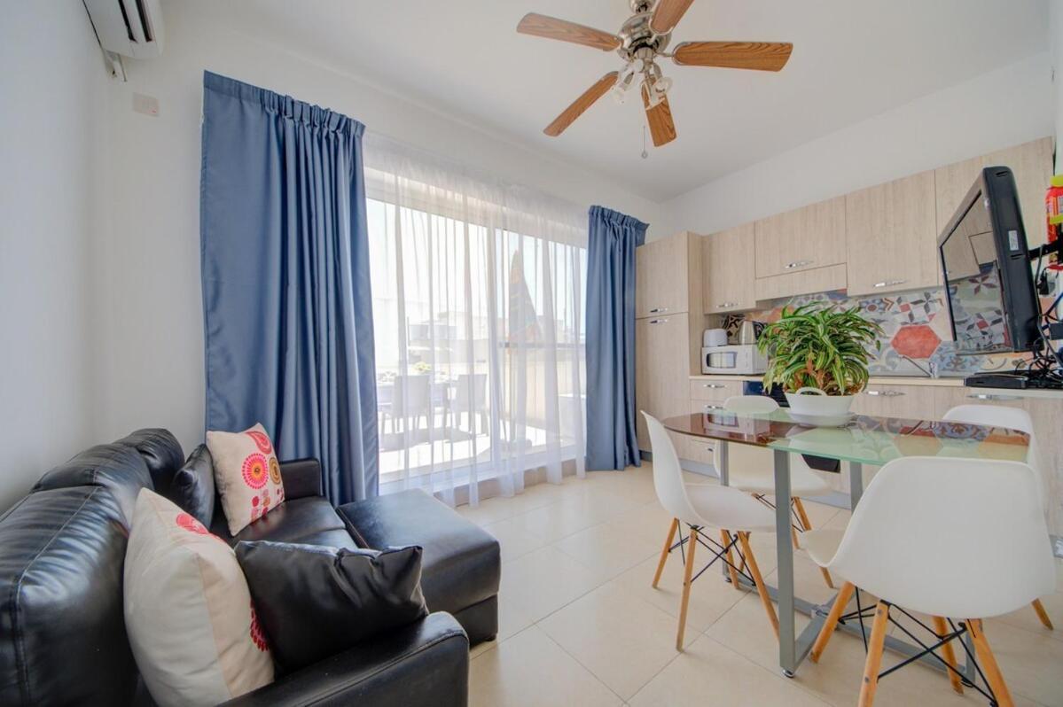 Azure Haven - Gzira Apartments And Penthouse By Shortletsmalta Camera foto