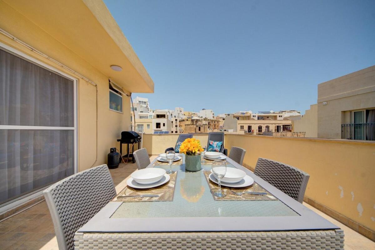 Azure Haven - Gzira Apartments And Penthouse By Shortletsmalta Camera foto