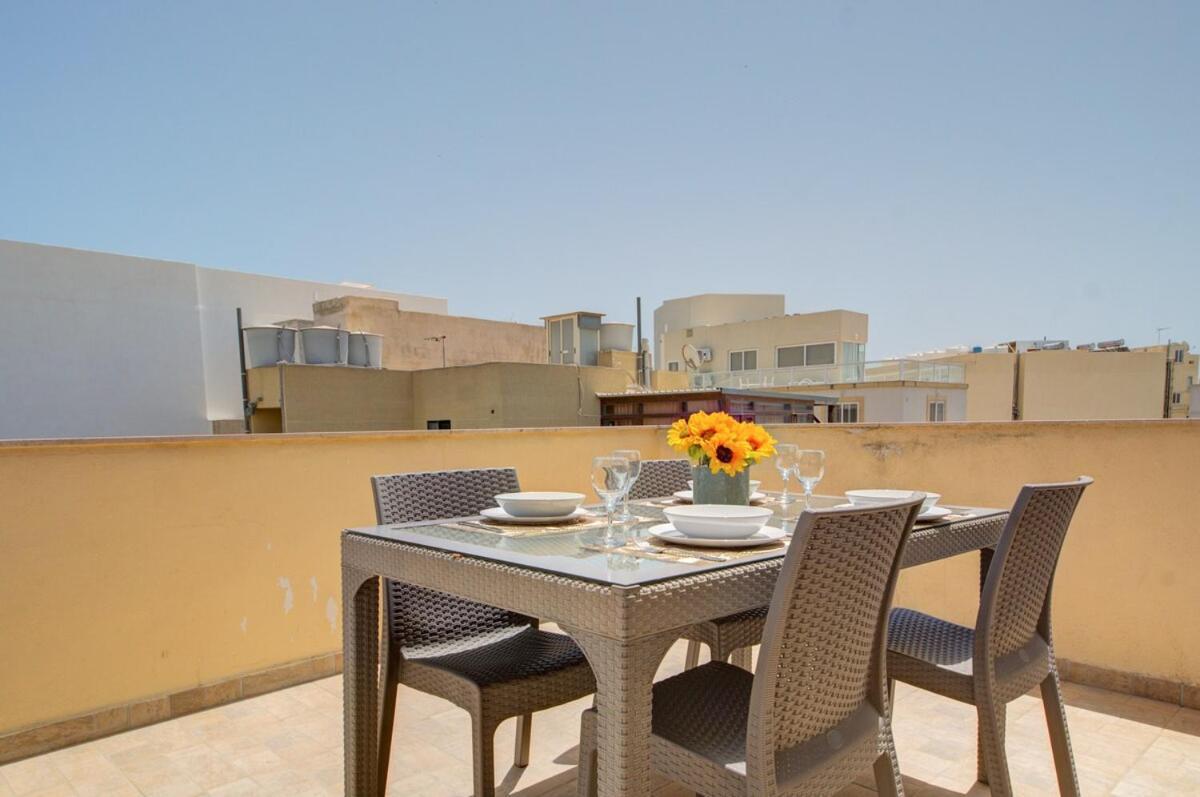 Azure Haven - Gzira Apartments And Penthouse By Shortletsmalta Camera foto